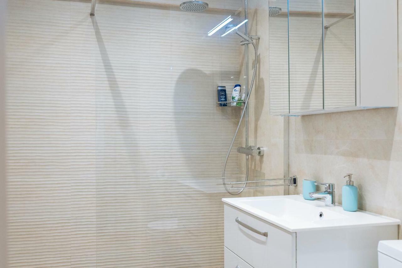 Luxury Flat 8 Near Metro Apartment Bucureşti Exterior foto